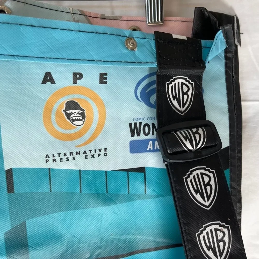 Warner Comic Con 75 Years Of Batman 2014‎ NWOT Retro Swag Bag